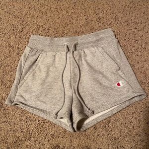 Champion reverse weave shorts (M)